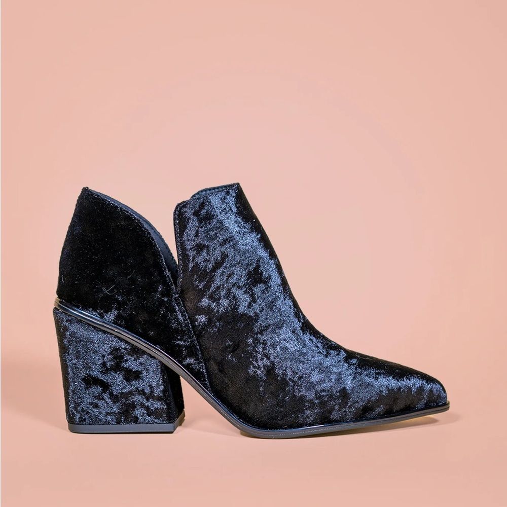Le Tigre Dynamite Black Velvet Booties